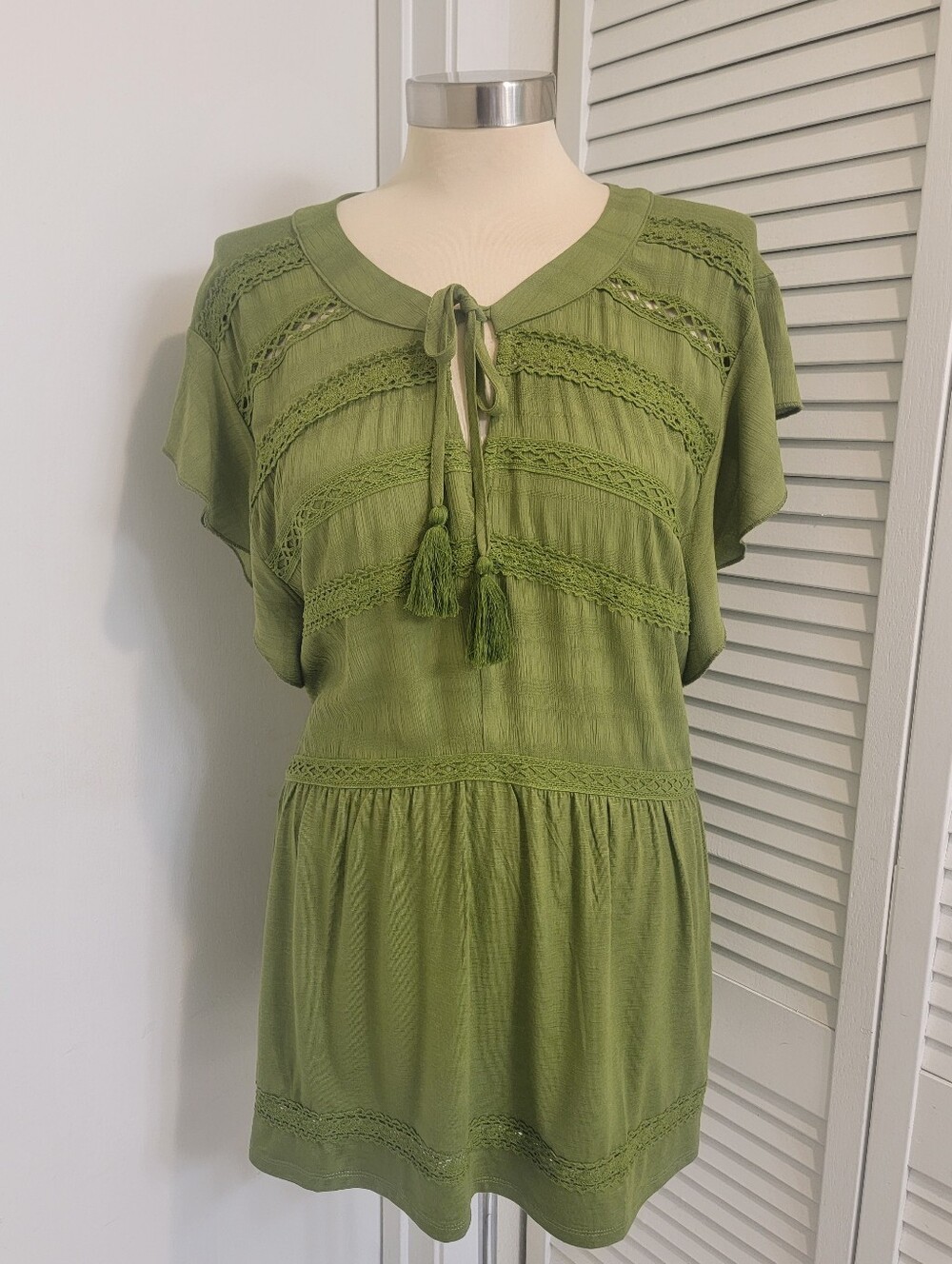 STELLA & GINGER GREEN TOP NWT